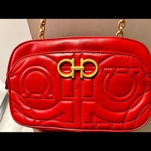 💯 Authentic Salvatore Ferragamo Crossbody NWOT